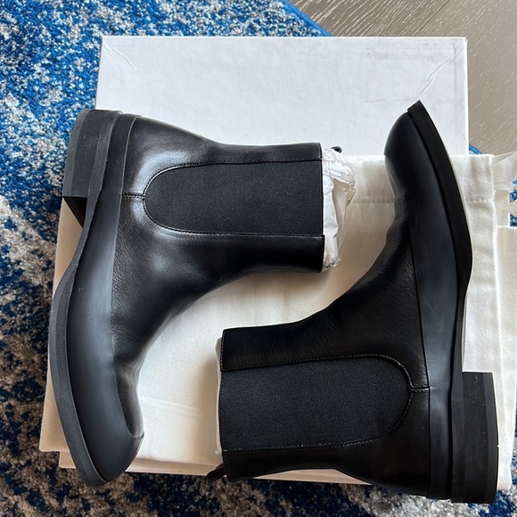 ❌SOLD❌ The Row
Garden Leather Short Boots 38 - Picture 12 of 17